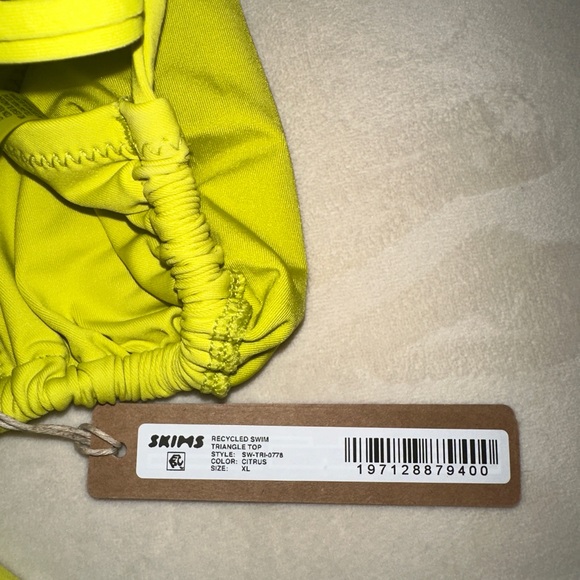 SKIMS - Signature Swim Triangle Top - Picture 5 of 6